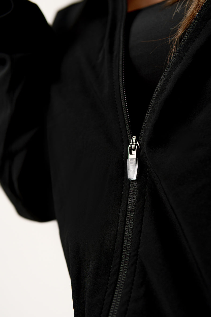CHAQUETA DEPORTIVA NEGRA